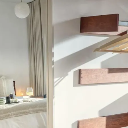 Cozy Retreat In With Balcony