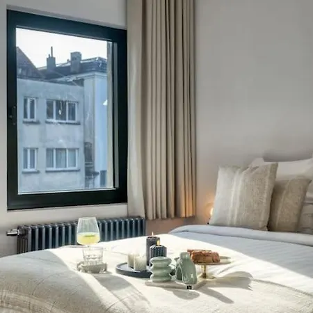 Cozy Retreat In With Balcony Apartman *
