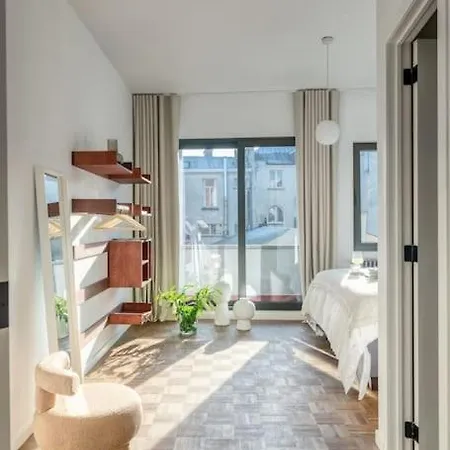 Apartman Cozy Retreat In With Balcony
